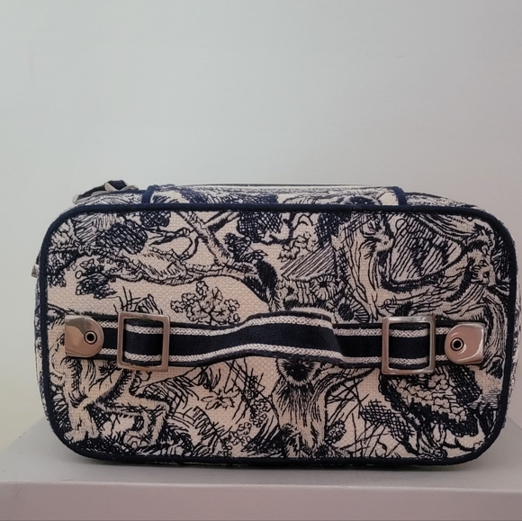Authentic DiorTravel 2021 Vanity Case - Picture 5 of 8